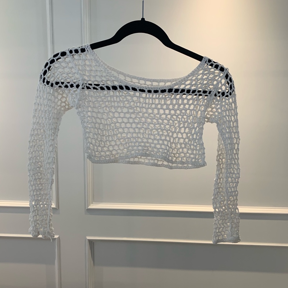 WHITE CROCHET CROP TOP